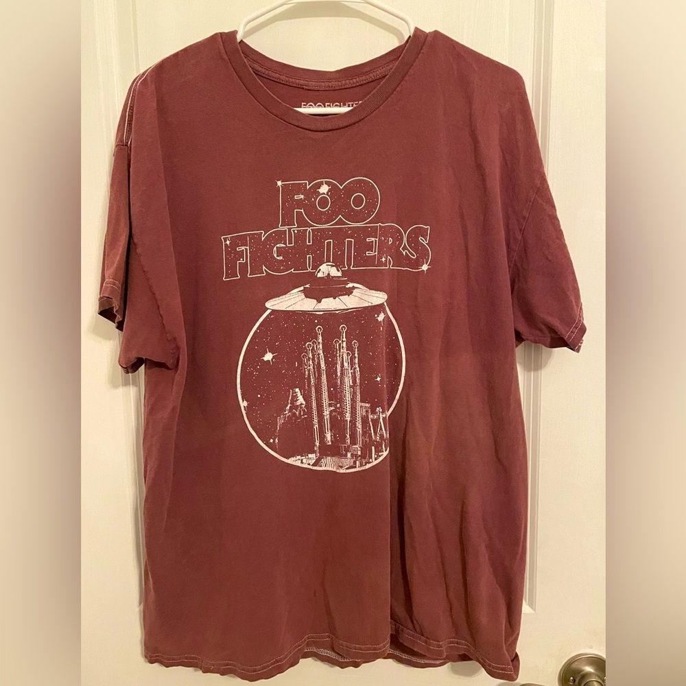💙2/$10 Men’s Large Foo Fighters Burgundy Cotton Graphic Tee